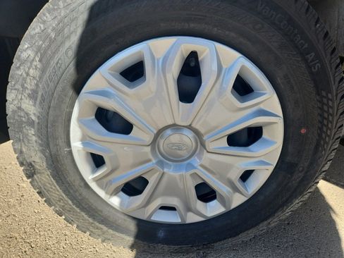 Used 2023 Ford E-Transit Medium Roof image 19