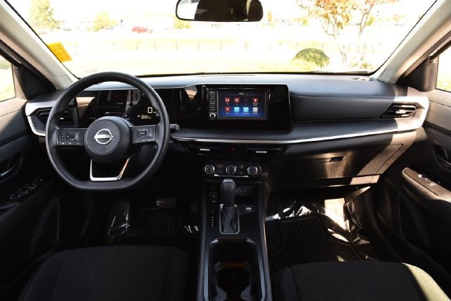 Used 2025 Nissan Kicks S FWD image 7