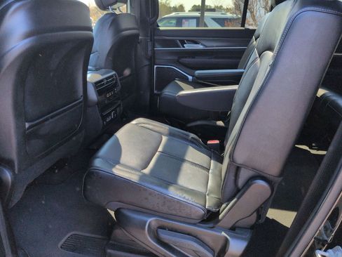 Certified 2024 Jeep Wagoneer L Series II w/ Premium Group I image 18