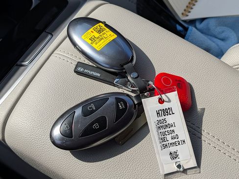 Certified 2025 Hyundai Tucson SEL AWD/4WD image 32