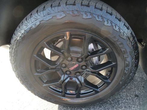 Used 2026 GMC Canyon AT4 w/ Technology Plus Package AWD/4WD image 11