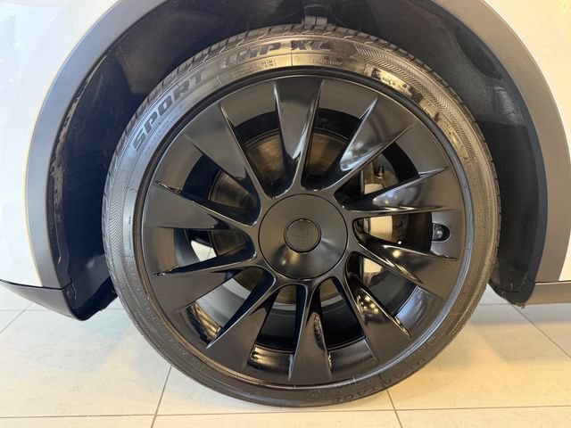 Used 2024 Tesla Model Y Long Range AWD/4WD image 40
