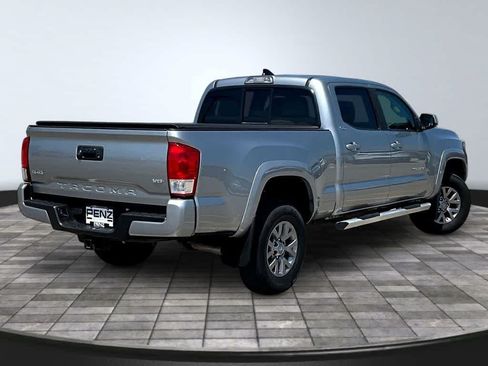 Used 2019 Toyota Tacoma SR5 AWD/4WD image 7
