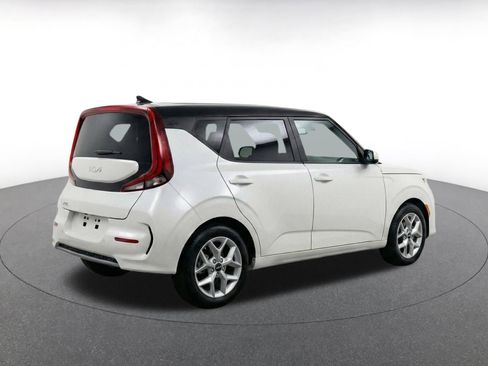 Used 2025 Kia Soul LX w/ LX Technology Package FWD image 9