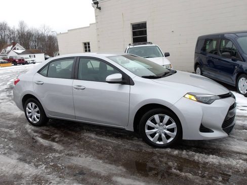 Used 2018 Toyota Corolla LE image 8