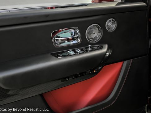 Used 2021 Rolls-Royce Cullinan Black Badge image 19