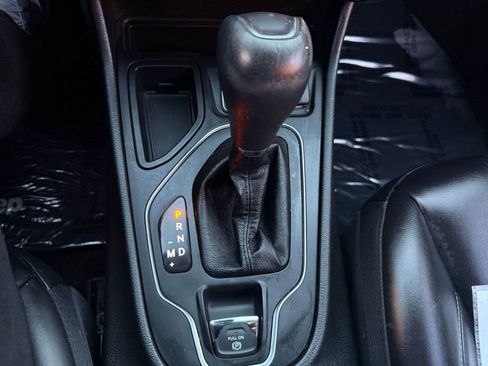 Used 2019 Jeep Cherokee Latitude Plus image 17