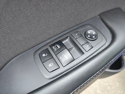 Used 2019 Dodge Challenger SXT w/ Driver Convenience Group image 22