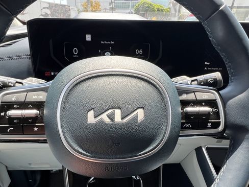 Certified 2026 Kia Carnival SX Prestige FWD image 25