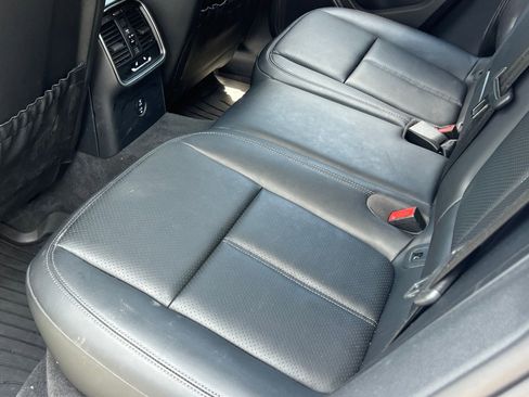 Certified 2025 Porsche Macan AWD/4WD image 17