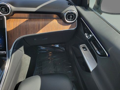 Used 2026 Mercedes-Benz GLC 300 4MATIC image 21