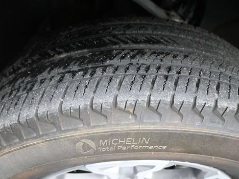 Used 2024 GMC Sierra 1500 SLT RWD image 2