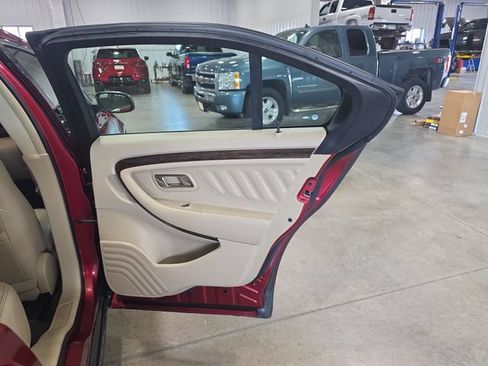 Used 2015 Ford Taurus Limited w/ Equipment Group 301A FWD image 27