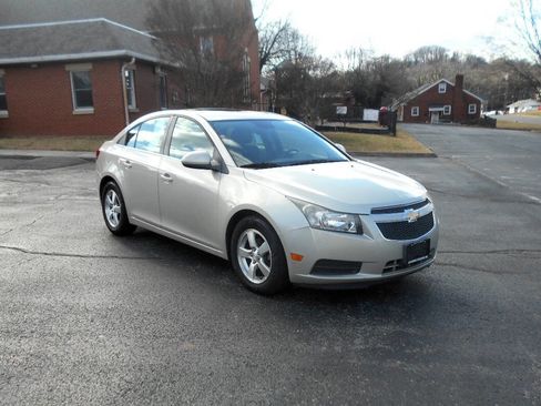 Used 2013 Chevrolet Cruze LT w/ All-Star Edition FWD image 3