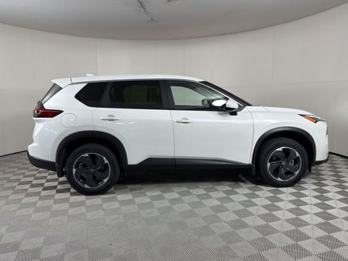 Used 2024 Nissan Rogue SV AWD/4WD image 8