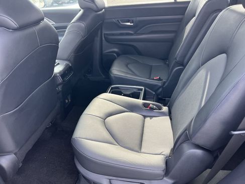 Used 2025 Toyota Grand Highlander FWD image 32
