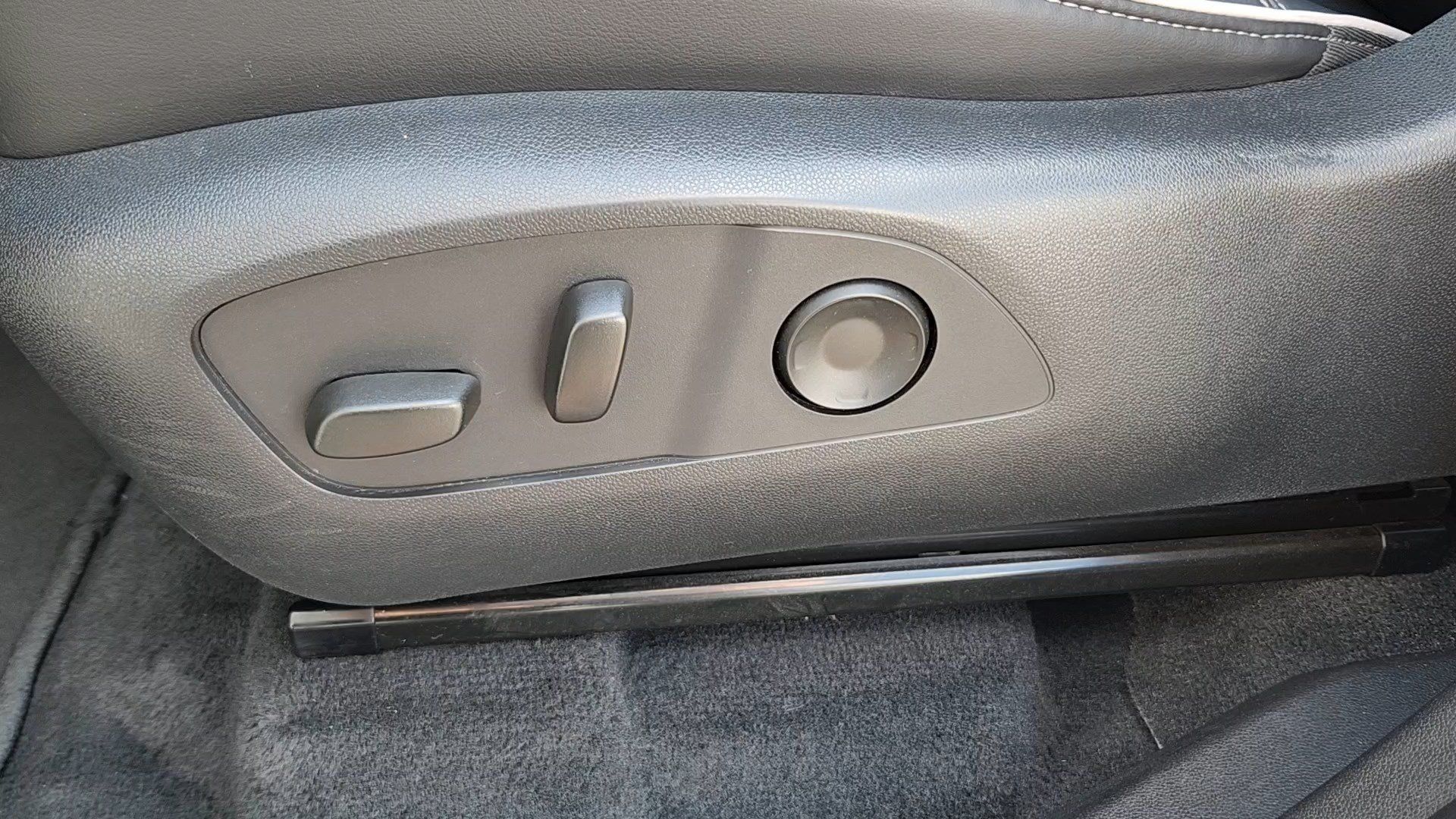 Used 2025 Buick Enclave Preferred AWD/4WD image 9