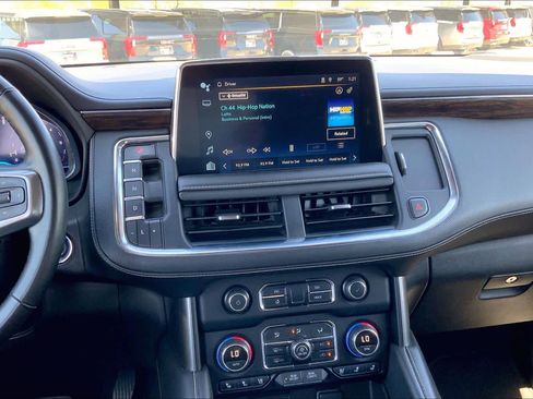 Used 2023 Chevrolet Suburban Premier image 7