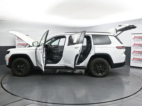 Used 2024 Jeep Grand Cherokee L Laredo AWD/4WD image 28