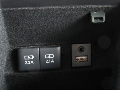 Used 2019 Toyota Avalon Limited image 30