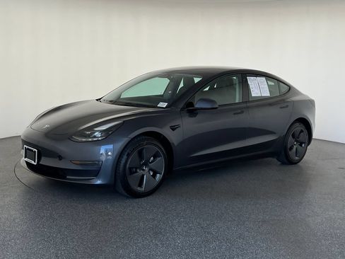 Used 2023 Tesla Model 3 Standard Range RWD image 9