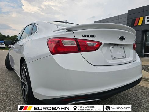 Used 2021 Chevrolet Malibu RS FWD image 3