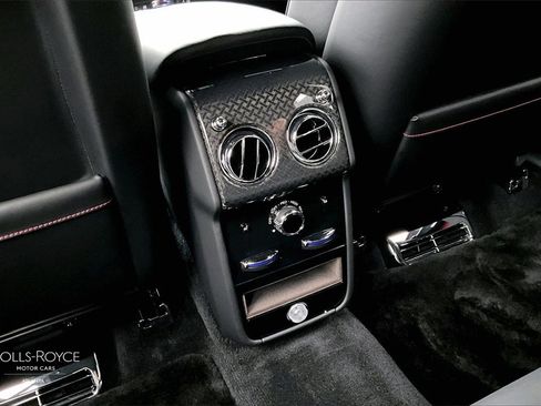 Used 2024 Rolls-Royce Cullinan Black Badge image 31