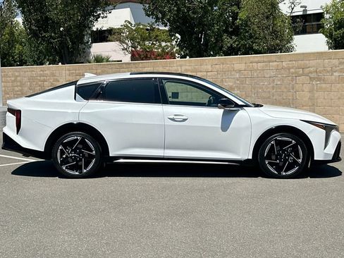 Used 2025 Kia K4 GT-Line w/ GT-Line Sunroof Package FWD image 3
