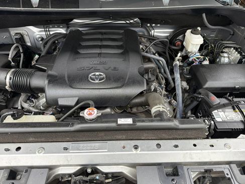 Used 2020 Toyota Tundra SR5 w/ SR5 Convenience Package AWD/4WD image 24