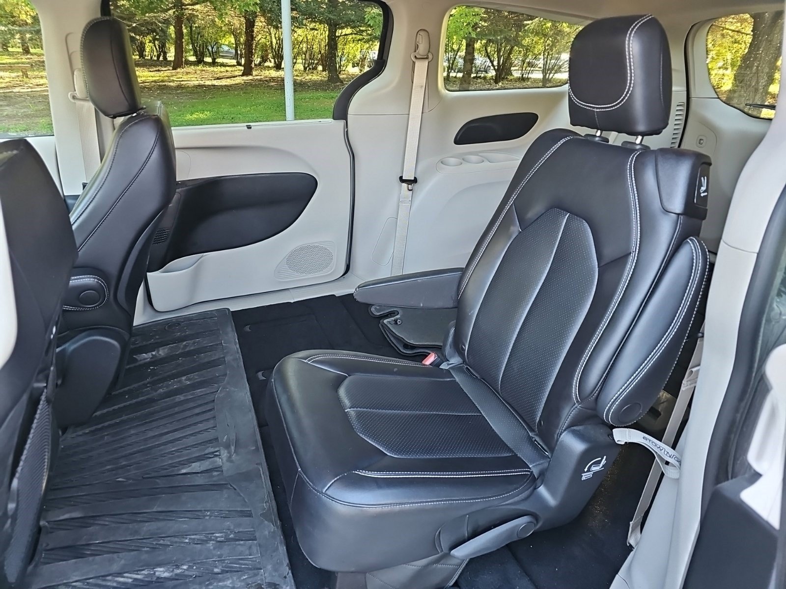 Used 2023 Chrysler Pacifica Touring-L w/ Road Tripper Package AWD/4WD image 16