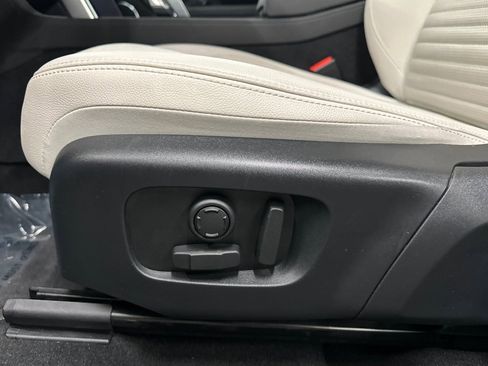 Used 2024 Land Rover Discovery Sport S image 17