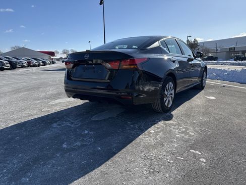 Used 2024 Nissan Altima 2.5 S image 3