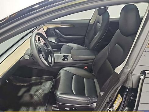 Used 2023 Tesla Model 3 Standard Range image 3