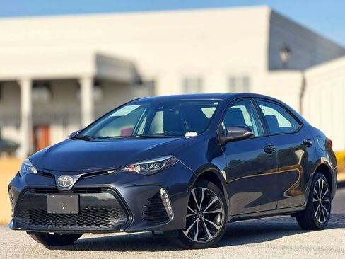 Used 2018 Toyota Corolla XSE image 2