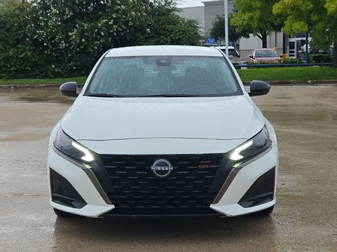 Used 2024 Nissan Altima 2.5 SR FWD image 9