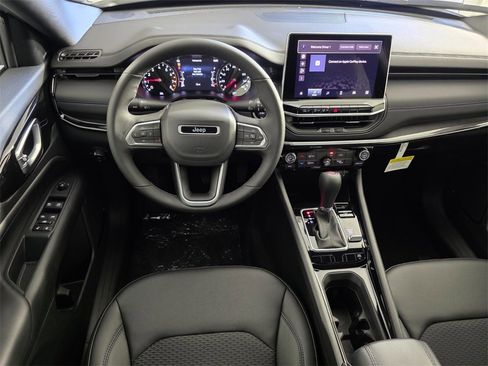 New 2026 Jeep Compass Latitude image 13