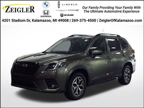 Used 2023 Subaru Forester Premium image 1