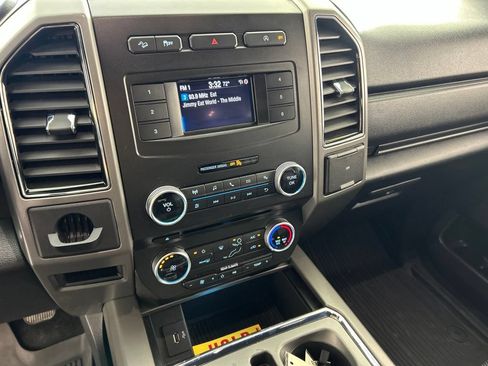 Used 2018 Ford Expedition XLT w/ Equipment Group 201A AWD/4WD image 18