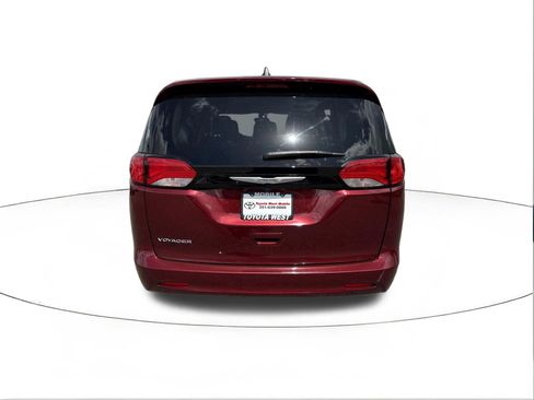 Used 2023 Chrysler Voyager LX FWD image 4