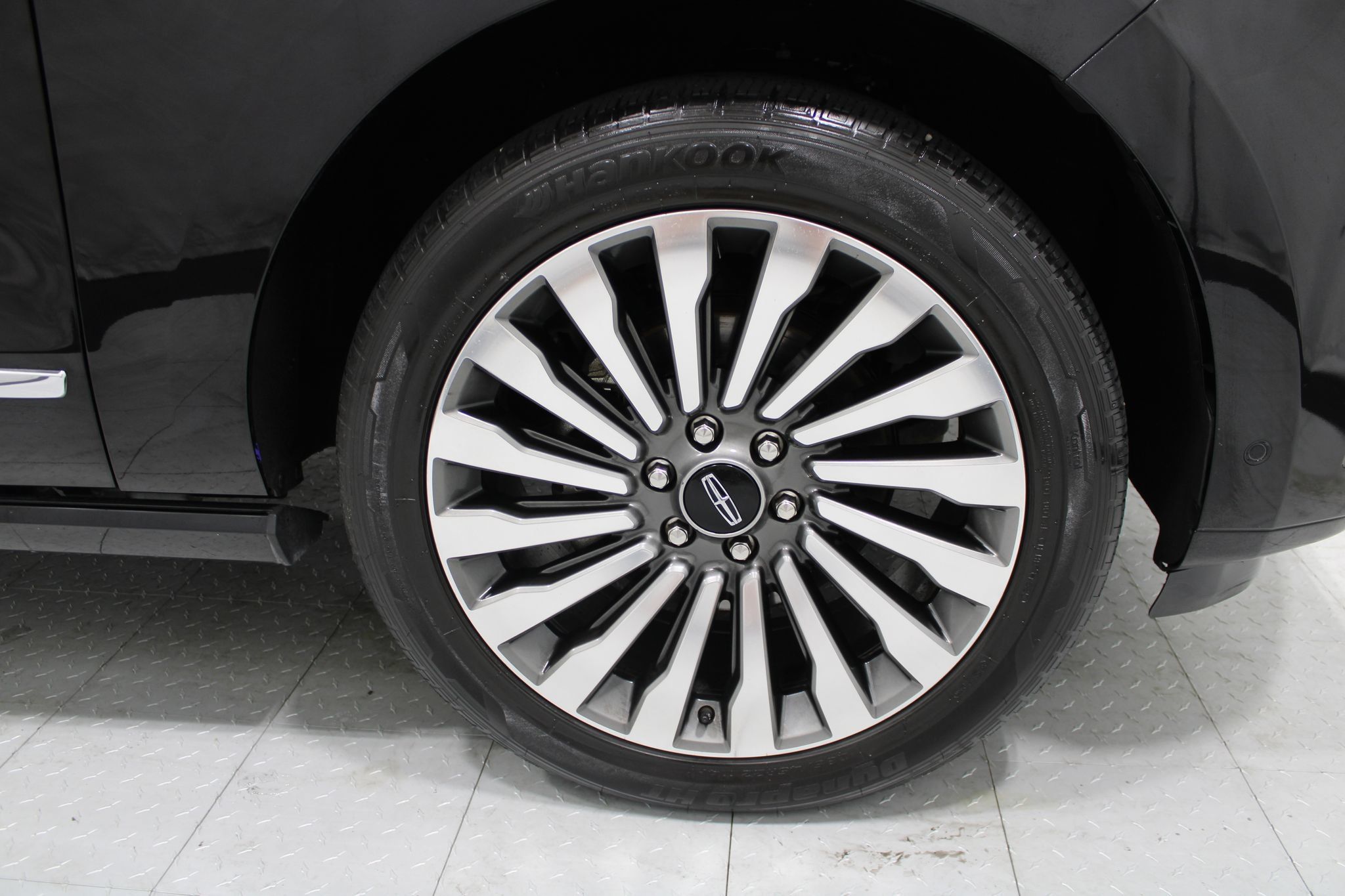 Used 2019 Lincoln Navigator Reserve AWD/4WD image 5