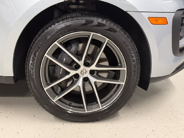 Certified 2026 Porsche Macan AWD/4WD image 9
