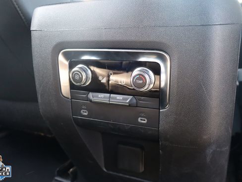 Used 2024 GMC Yukon SLT RWD image 27