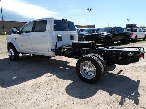 New 2026 RAM 4500 4x4 Crew Cab DRW w/ Laramie Trim Package image 6
