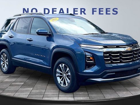 Used 2025 Chevrolet Equinox LT w/ Convenience Package II FWD image 3