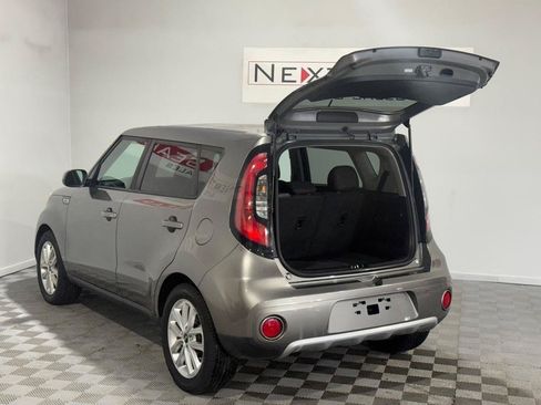 Used 2017 Kia Soul + FWD image 37