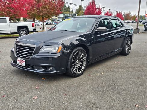 Used 2014 Chrysler 300 C image 3