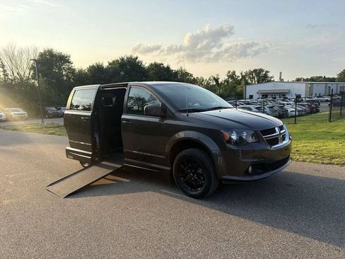 Used 2019 Dodge Grand Caravan SXT w/ Blacktop Package FWD image 1