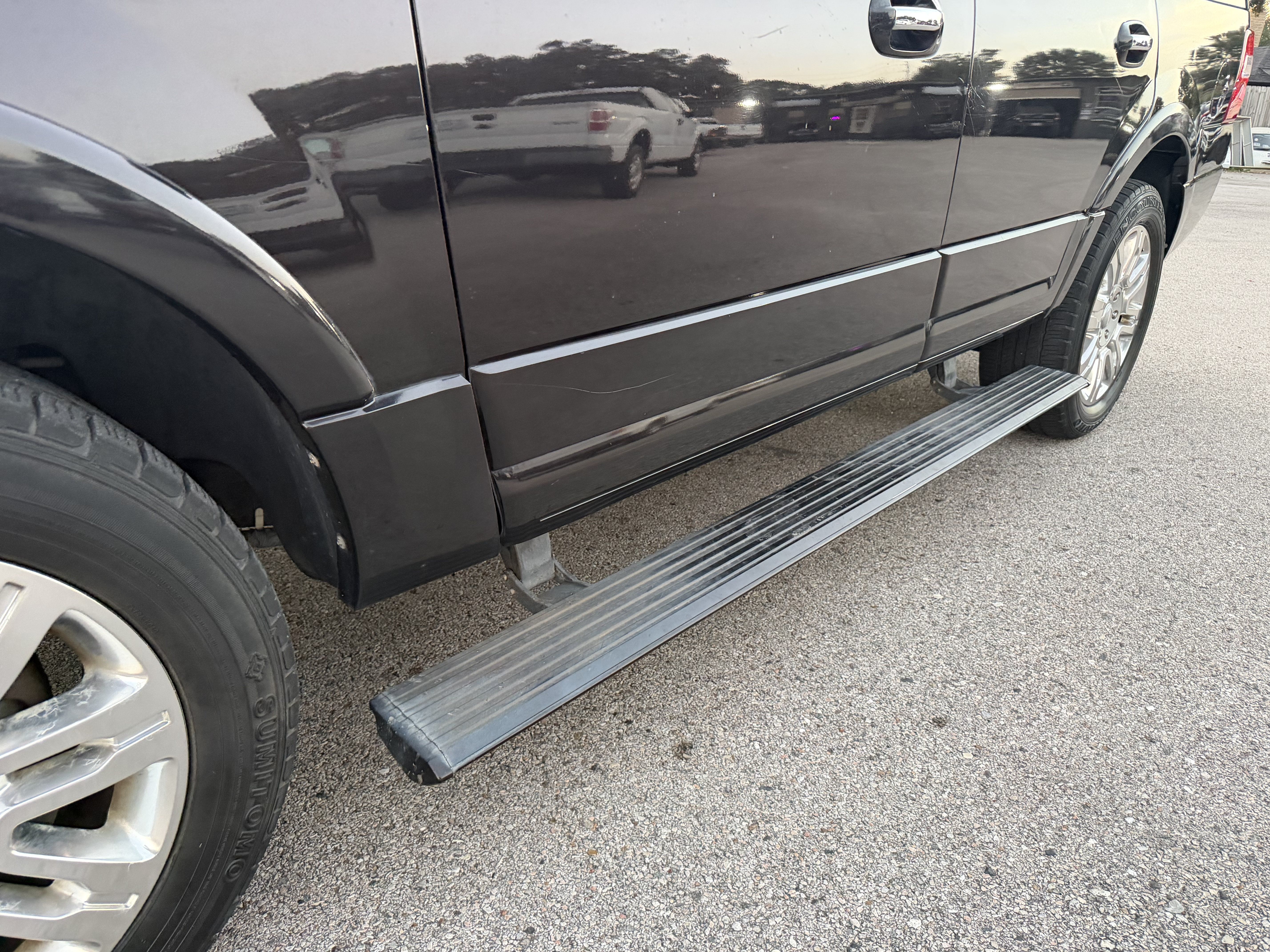 Used 2013 Ford Expedition Limited RWD image 26