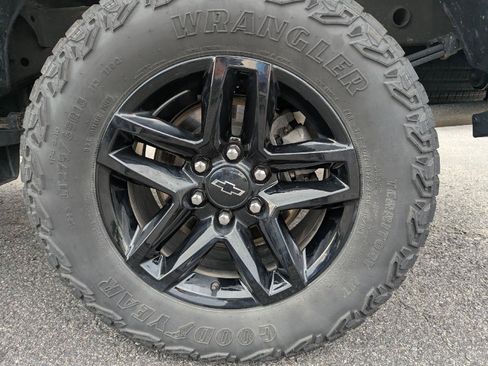 Used 2024 Chevrolet Silverado 1500 LT Trail Boss AWD/4WD image 11