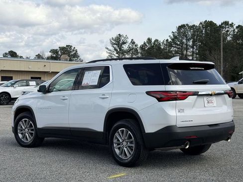Used 2023 Chevrolet Traverse LT image 8